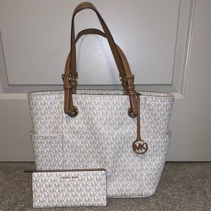 Authentic Michael Kors Signature Purse and Wallet